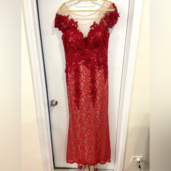 Tarik Ediz- red dress size 14 VERY GOOD CONDITION- Worn only for 4 hours!! - Picture 5 of 10